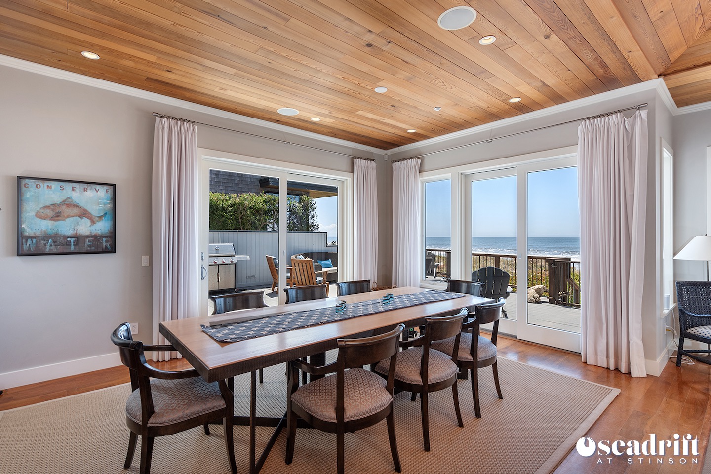 Dining seats 8 Dining seats 8