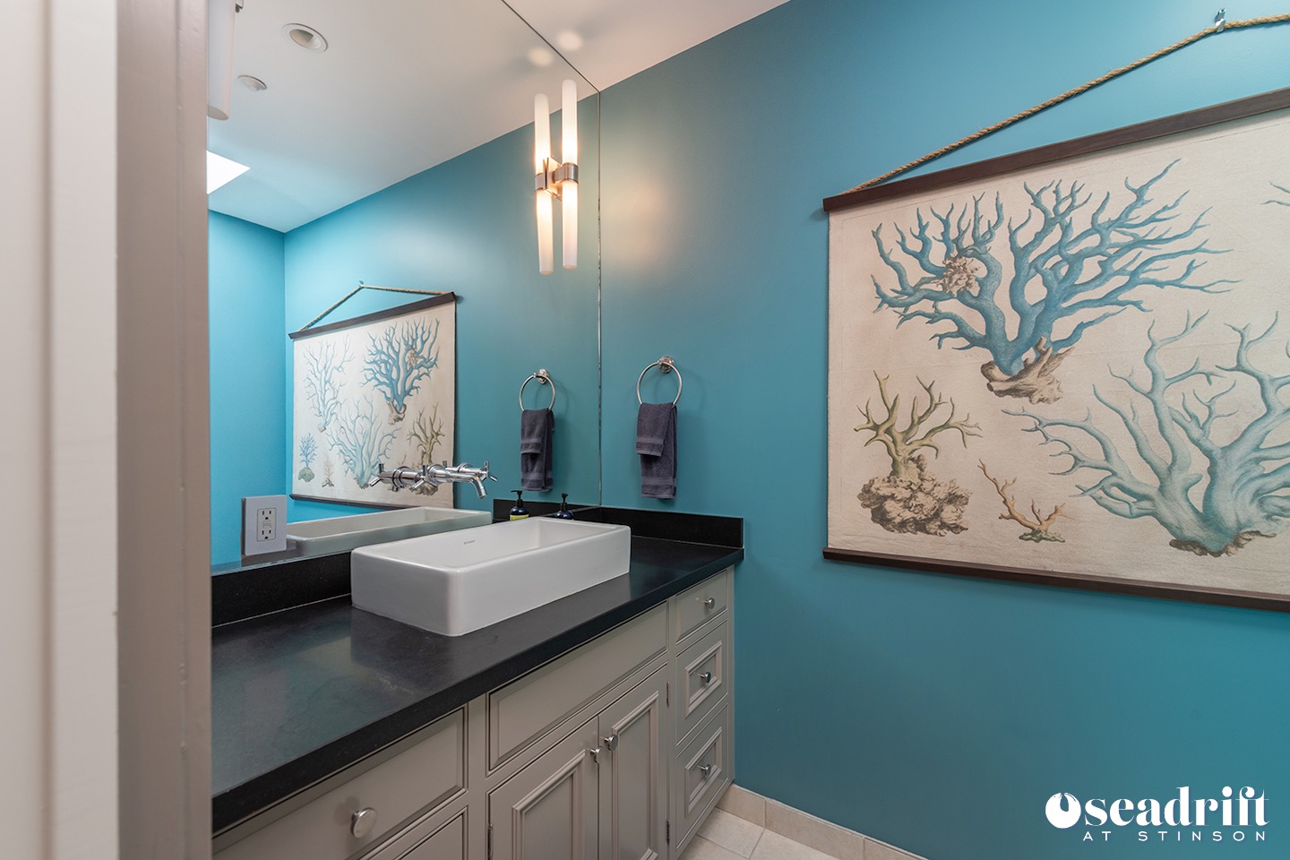 Powder room Powder room